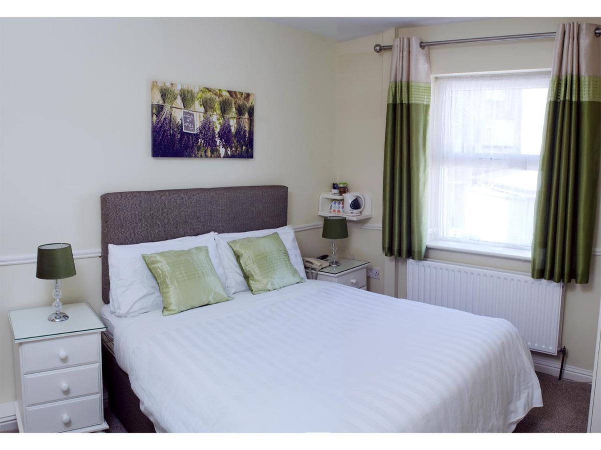Kennys 3* Castlebar